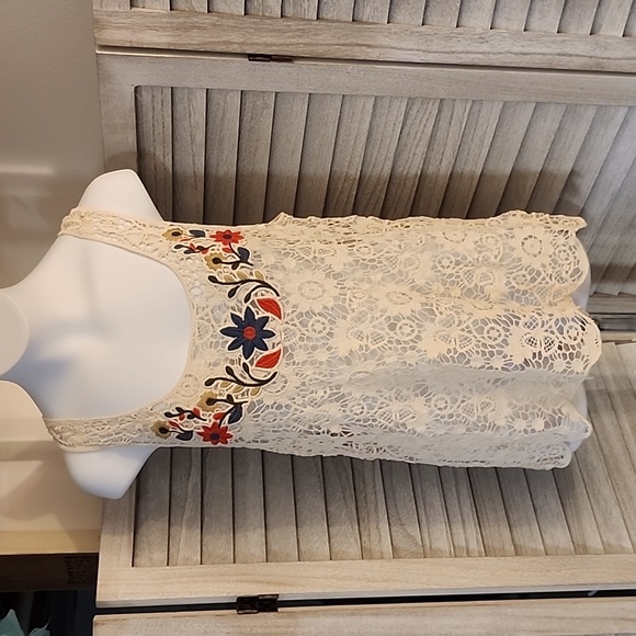 Forever 21 brand Layering lace tank top - Picture 1 of 8